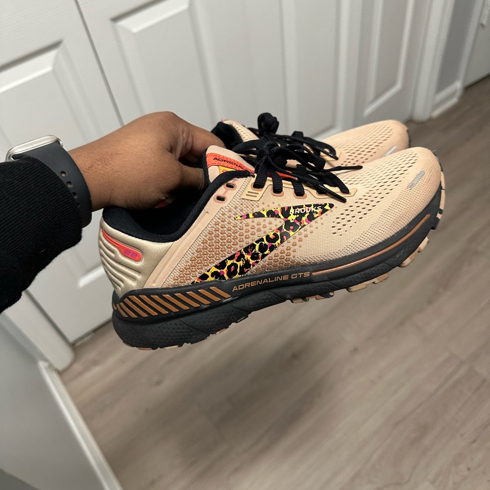 Brooks Adrenaline GTS Peach and Black Athletic Shoes